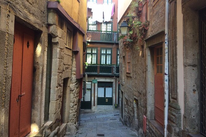 Porto Small Group Walking Tour with Lello Bookshop - Bairro da Ribeira: medieval streets on the way to the river