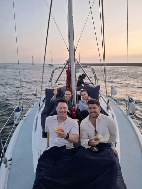 Porto: Sunset Sailboat Tour with Welcome Drink - Meeting at Douro Marina, Gate D, and what to bring