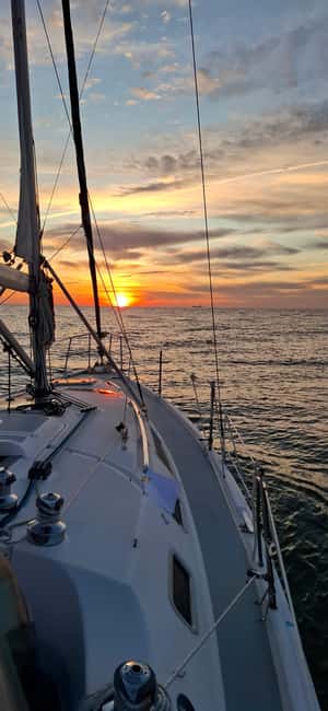 Porto: Sunset Sailboat Tour with Welcome Drink - The crew makes it feel like more than a ride