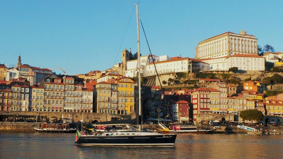 Porto: The Best Douro Boat Tour - Porto Tonico, Snacks, and What to Bring on a Yacht Deck