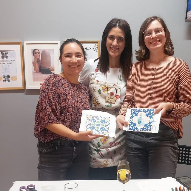 Porto: Tile Painting and Cocktails in Downtown Porto - Your Take-Home Tile: Packaging and Timing Tips That Save Stress
