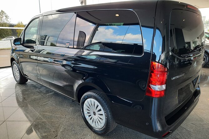 Porto to/from Douro Valley (1-8 pax) Private Transfer in Mercedes - Porto Airport to the Douro Valley, minus the headaches
