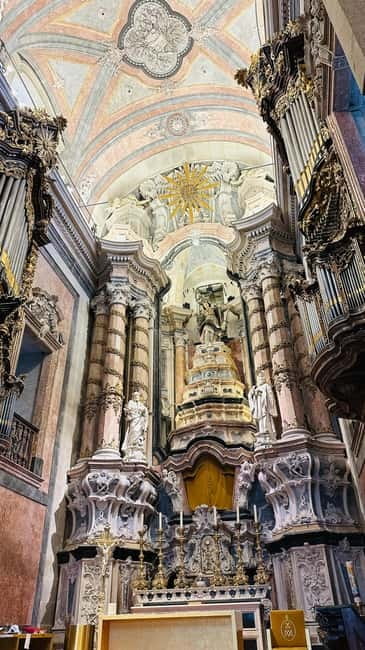 Porto to Gaia Experience: City Walk and Wine Cellars - Sé do Porto and Batalha Square: reading the city in stone
