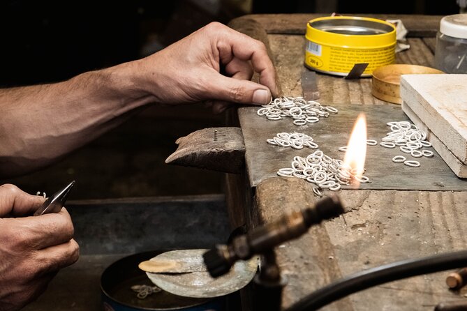 Porto: Tour to the world of silver in a century-old workshop - Where tradition meets the real workshop day