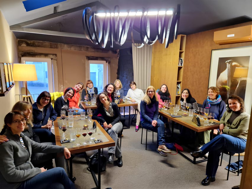 Porto tour with Port Wine tasting in a hidden wine cellar! - Starting at Trindade: how the tour gets you oriented fast