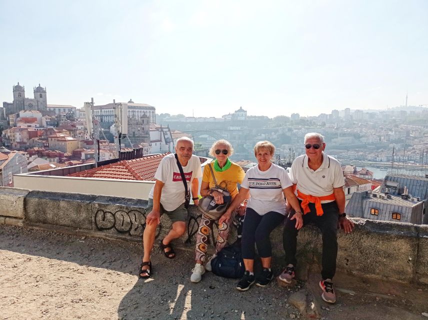 Porto tour with Port Wine tasting in a hidden wine cellar! - Vila Nova de Gaia: switching sides for the wine context