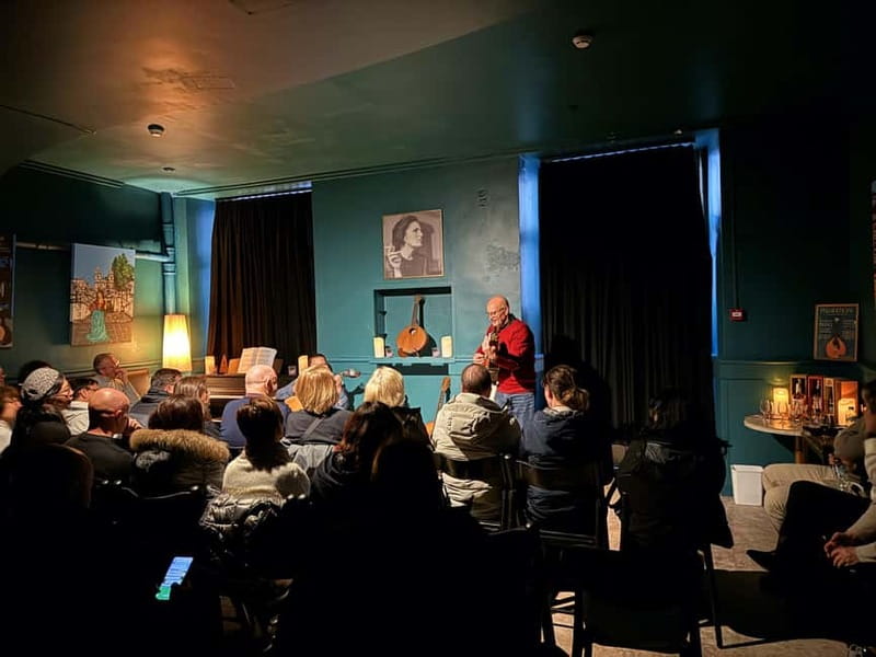 Porto: Traditional Fado Show at Sao Bento with Port Wine - The performers and sound: why the small room changes everything