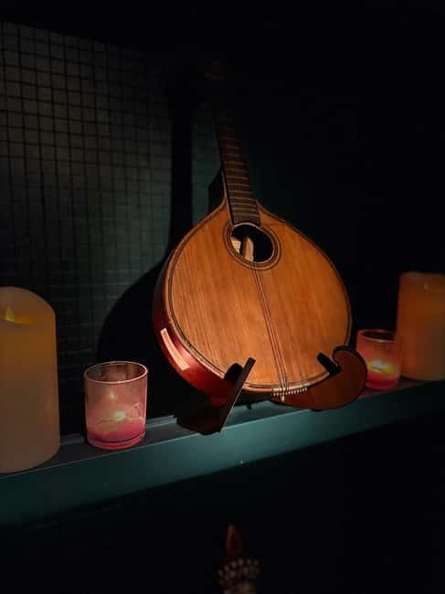 Porto: Traditional Fado Show at Sao Bento with Port Wine - Meeting point inside São Bento: where to stand when you arrive