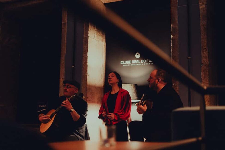 Porto: Traditional Fado Show with Welcome Drink - Clube Real do Fado: A centenarian room built for real listening