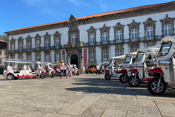 Porto: tuk tuk adventure tours old town 1h - Heading toward São Bento: one of Porto’s most famous stops