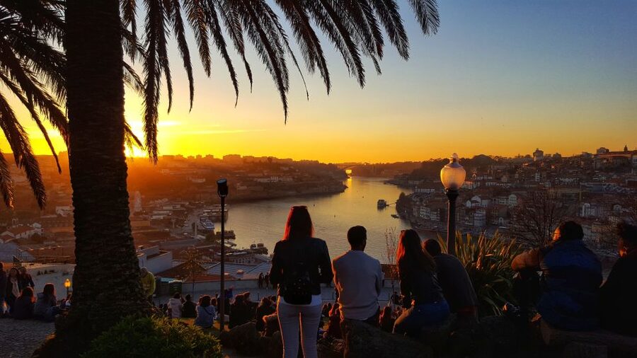 Porto: Tuk Tuk Sunset Tour with Glass of Port Wine - How the guide turns Porto into a quick, useful story