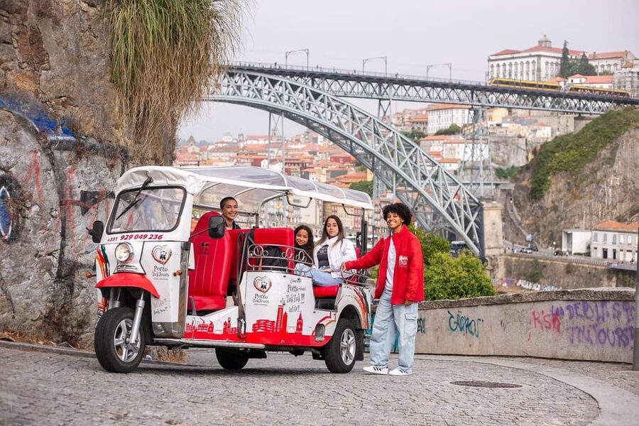 Porto: Tuk tuk Tours with Port Wine Tasting - Luís I Bridge stop: why the arches matter more than the photo
