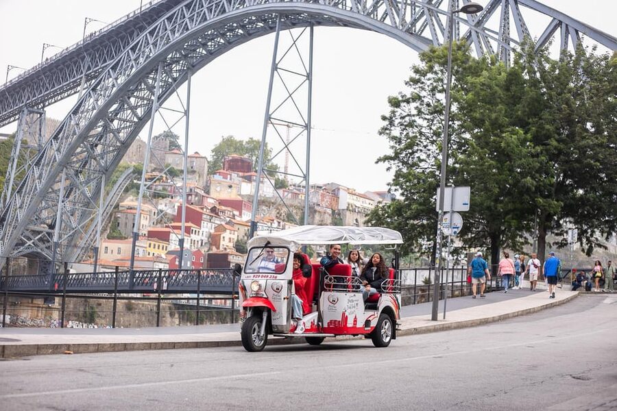 Porto: Tuk tuk Tours with Port Wine Tasting - Foz or Matosinhos: coastal air and seafood time after the city