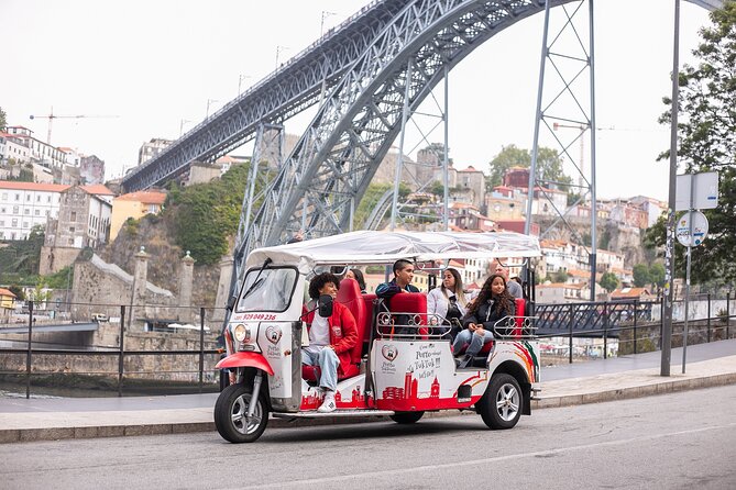 Porto: Tuk tuk vip guided tour - 1.30h - Stop by Stop: From Porto Cathedral to Serra do Pilar Viewpoints