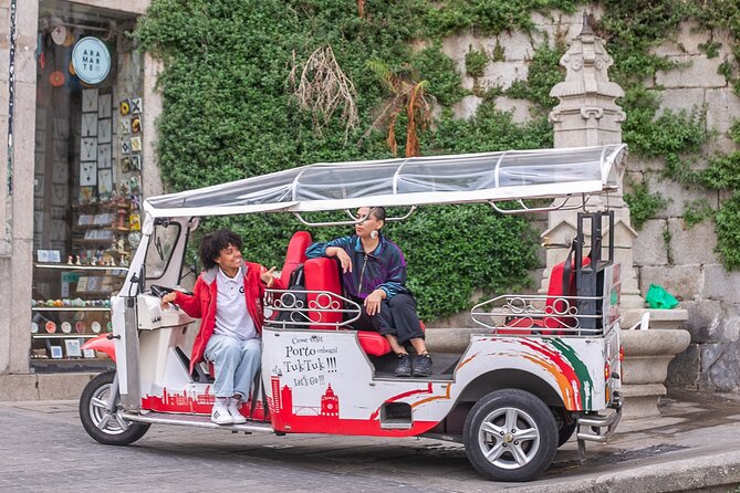 Porto: Tuk tuk vip guided tour - 1.30h - The Guide Factor: What Makes the Tour Feel Special