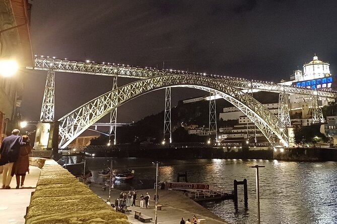 Porto, unveiling the city | walking tour | city gems - São Bento Station and the Azulejo Moment
