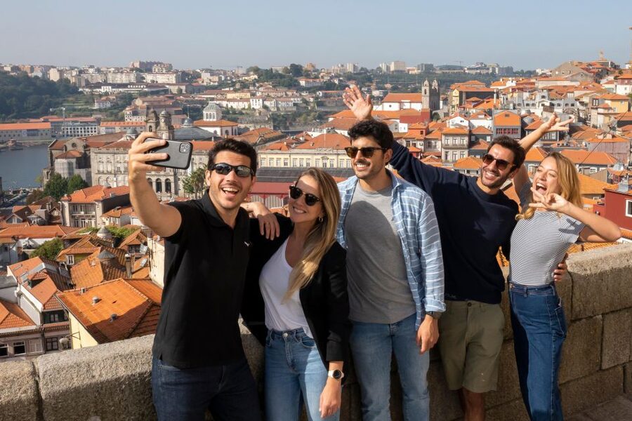 Porto: Walking Tour, Lello Bookshop, Boat and Cable Car - Livraria Lello and Irmão: what you’re really paying for