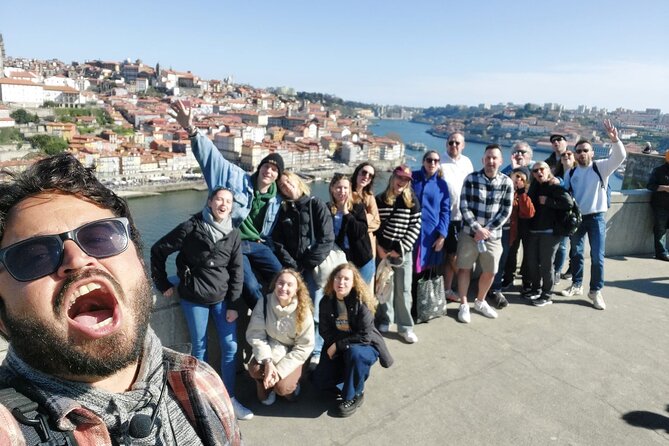 Porto Walking Tour - The Perfect Introduction to the City - Antiga Cadeia da Relação and Miradouro da Vitória: A Not-So-Sunny Side, Then the View