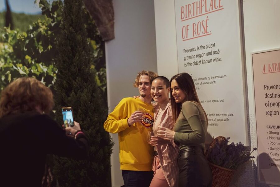 Porto: WOW Pink Palace Entry Ticket & Tasting - Best times to go for photos and a calm flow