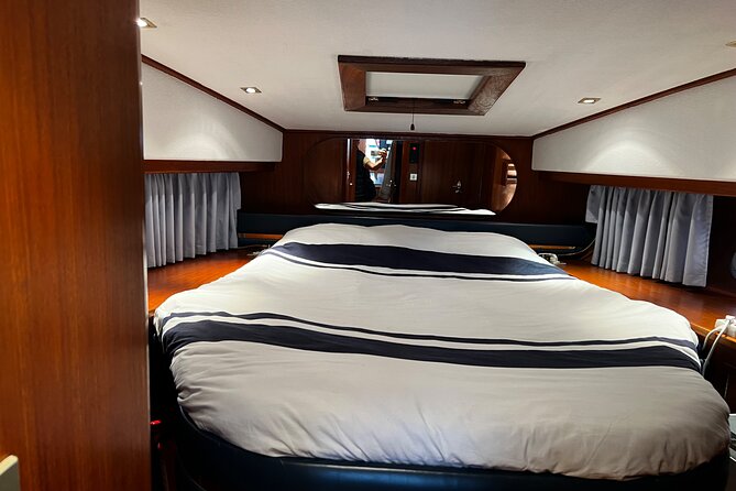 Premium Yacht Tour on the Douro - Morning charter to the Atlantic, plus afternoon and sunset options