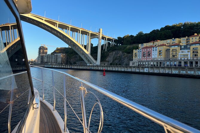 Premium Yacht Tour on the Douro - The yacht you’re on: classic comfort with a big view advantage