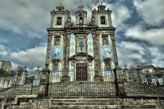Private 3-hour walking tour of Porto with official tour guide - Miradouro da Vitória: one view that links Porto, Gaia, and the bridge