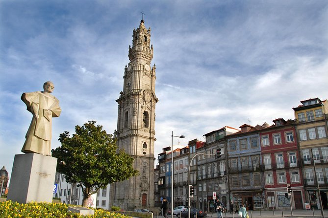 Private 4 hours tour of the "Main Monuments" in Oporto w/ pick up - Sé Catedral views: free entry and three styles you can spot