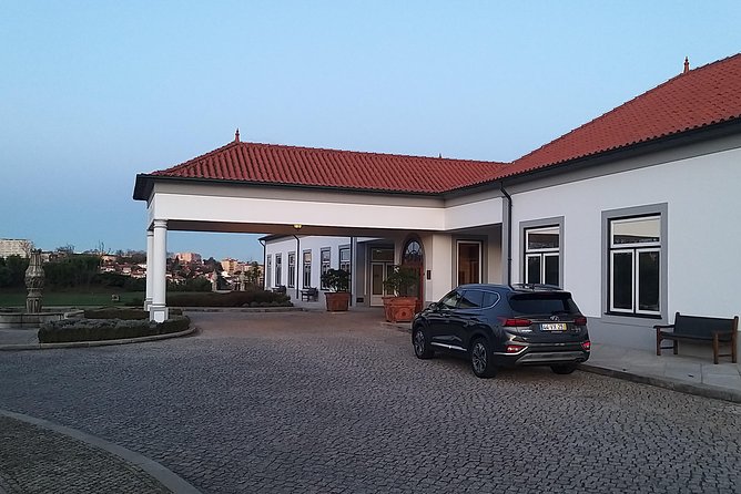 Private Airport Transfer from the Airport to Porto - Dealing with delays: reschedule limits and airline claims