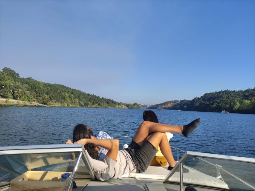 Private Boat Tour 6 Bridges 1h30, group price up to 6px - Photo and timing tips for the best bridge views