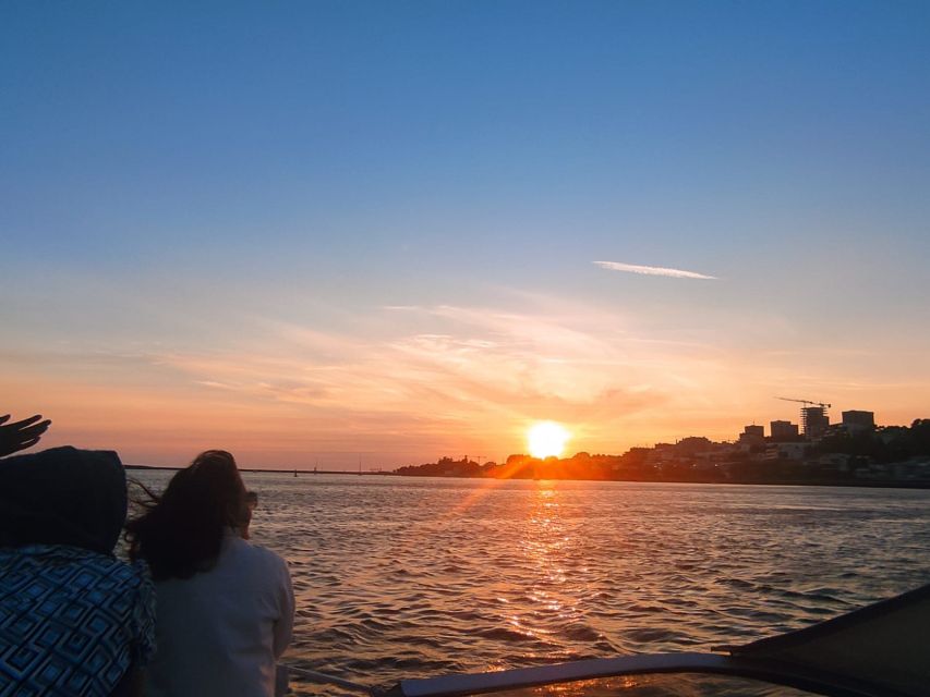 Private boat tour: 6 Bridges, Gondomar,Douro with Sunset Opt - The 2-Hour Route: From Foz Reach to Freixo and Back