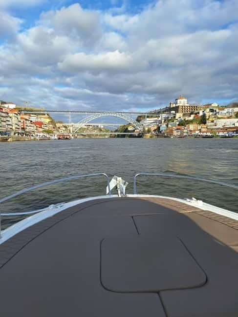 Private Boat Tour in Porto with Portuguese Tapas Option - What you eat and drink: sparkling or rosé, snacks, and Portuguese tapas