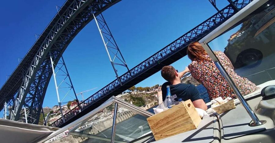 Private Boat Trip for 2 with Tasting in Porto -Sunset Option - Cais da Ribeira and the Dom Luís moment from the water