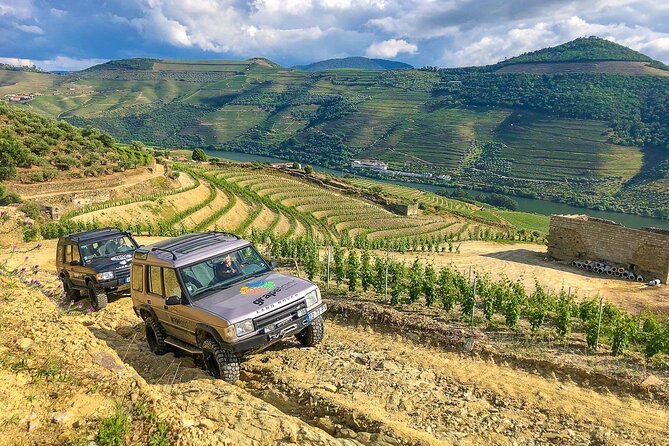Private Douro and Porto 4x4 Tour with Wine Tasting and Boat Trip - Getting your bearings: the tour rhythm from stop to stop