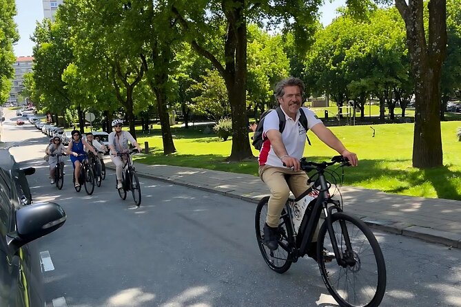 Private Electric Bike Tour in Oporto - Cais de Gaia terraces, restaurants, and river energy