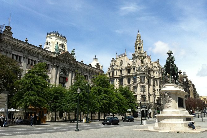 Private off the beaten Walking Tour Porto with a local expert - Where you start and where you end near the Douro