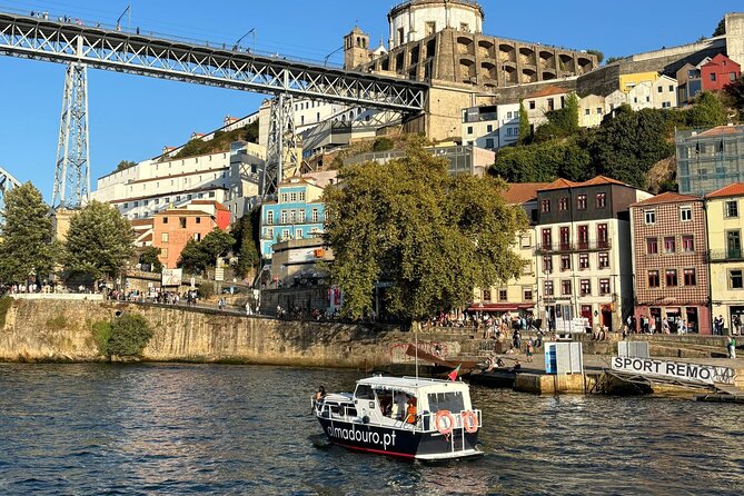 Private Port: Tuk Tuk and boat with local guides - Cais do Ouro switch: leaving Tuk Tuk for the Douro boat