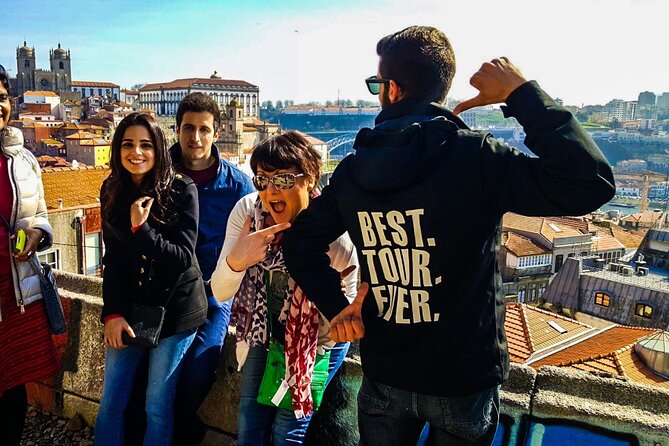 PRIVATE Porto walking tour with historian - The private Porto formula: monuments plus real context