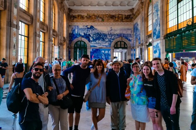 PRIVATE Porto walking tour with historian - Clerigos Church and Miradouro da Vitoria: vertical views with context