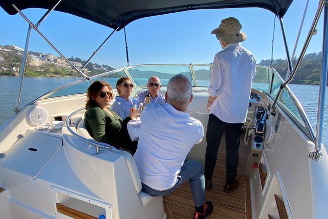 Private tasting in the Douro (1 to 7 people) on a yacht for yourself - Where you board at Marina do Freixo (and how to plan your timing)