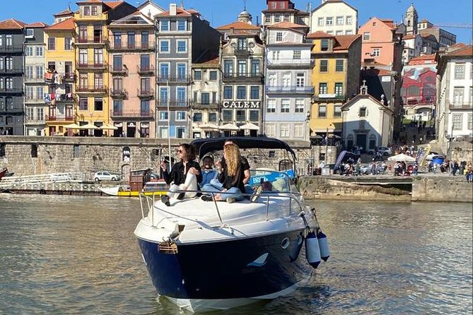 Private tasting in the Douro (1 to 7 people) on a yacht for yourself - Sunset timing: why evening cruises feel like Porto’s best angle
