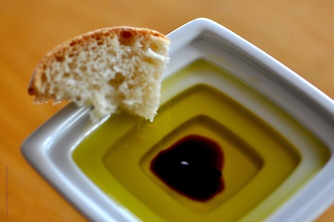 Private Tour from Porto : Douro Valley and Green Wines - Douro Lunch Break: Three Dish Choices and Table Wine Pairing