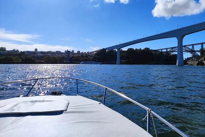 Private Tour of the Bridges and Douro River 2h, group price up to 6px - The Onboard Drink: A Small Ritual on the Water