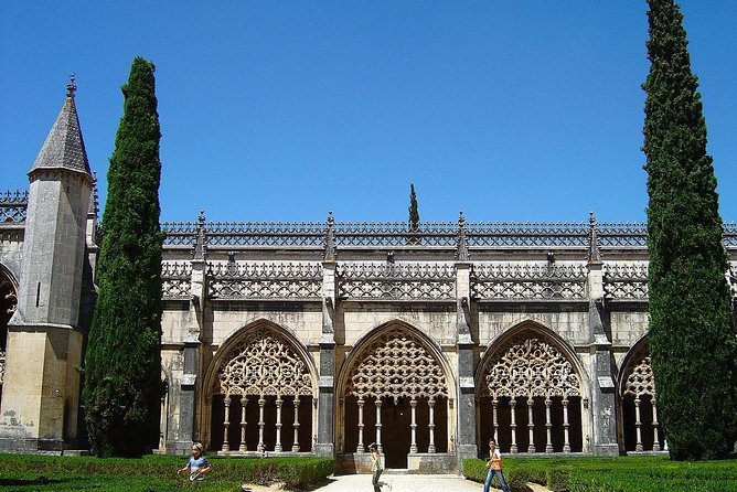 Private Tour through Tomar, Fátima, and Batalha historical sites - Comfort on a long day: Wi-Fi, water, and a real schedule