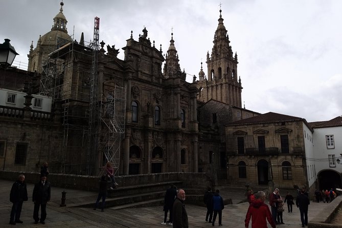 Private Tour to Santiago de Compostela and its stunning Cathedral - Start easy in Santiago’s food market: Mercado de Abastos de Santiago