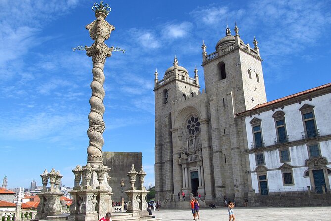 Private tour with Dutch guide in Porto - Sé do Porto from the outside: history without slowing you down