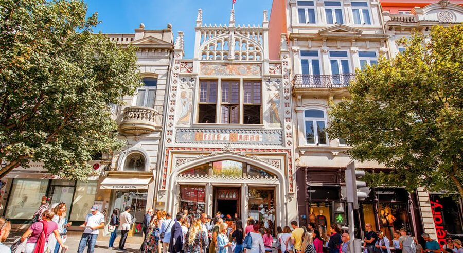Private Walking Tour, highlights and secrets of Porto - São Bento Station and Porto City Hall: two ways to tell a city story