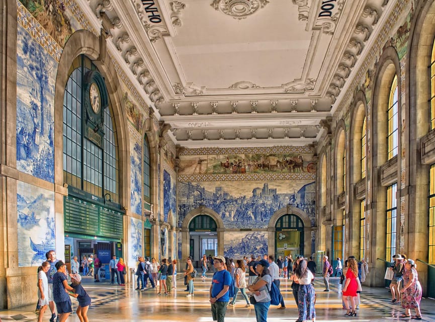 Private Walking Tour, highlights and secrets of Porto - Aliados Avenue, Galerias de Paris, and the “student and scholar” side of Porto