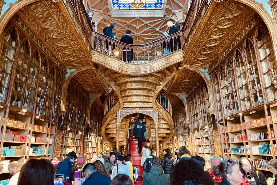 Private Walking Tour in Porto incl. Livraria Lello ticket - Clérigos Church tower, finishing Porto with a skyline icon