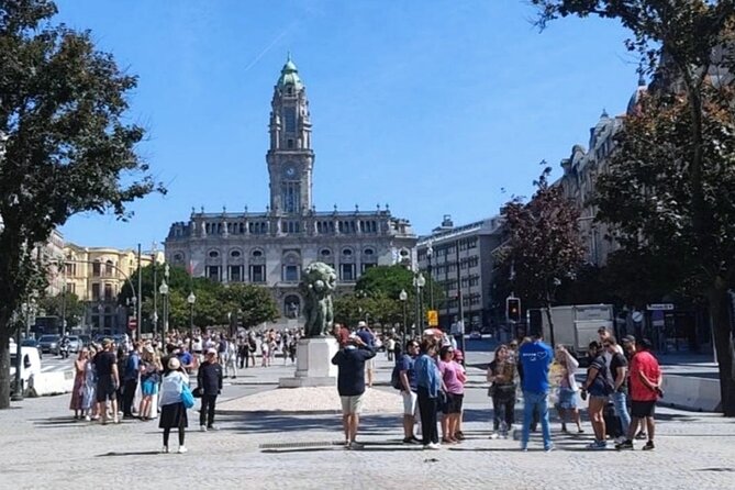 Private Walking Tour in Porto with Photo & Proof of Doce Local (3h) - Why a 3-hour private photo walk is the smart way to start Porto