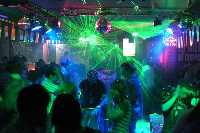 Pub Crawl Porto - Where you start: Praça de Gomes Teixeira and a night that stays organized